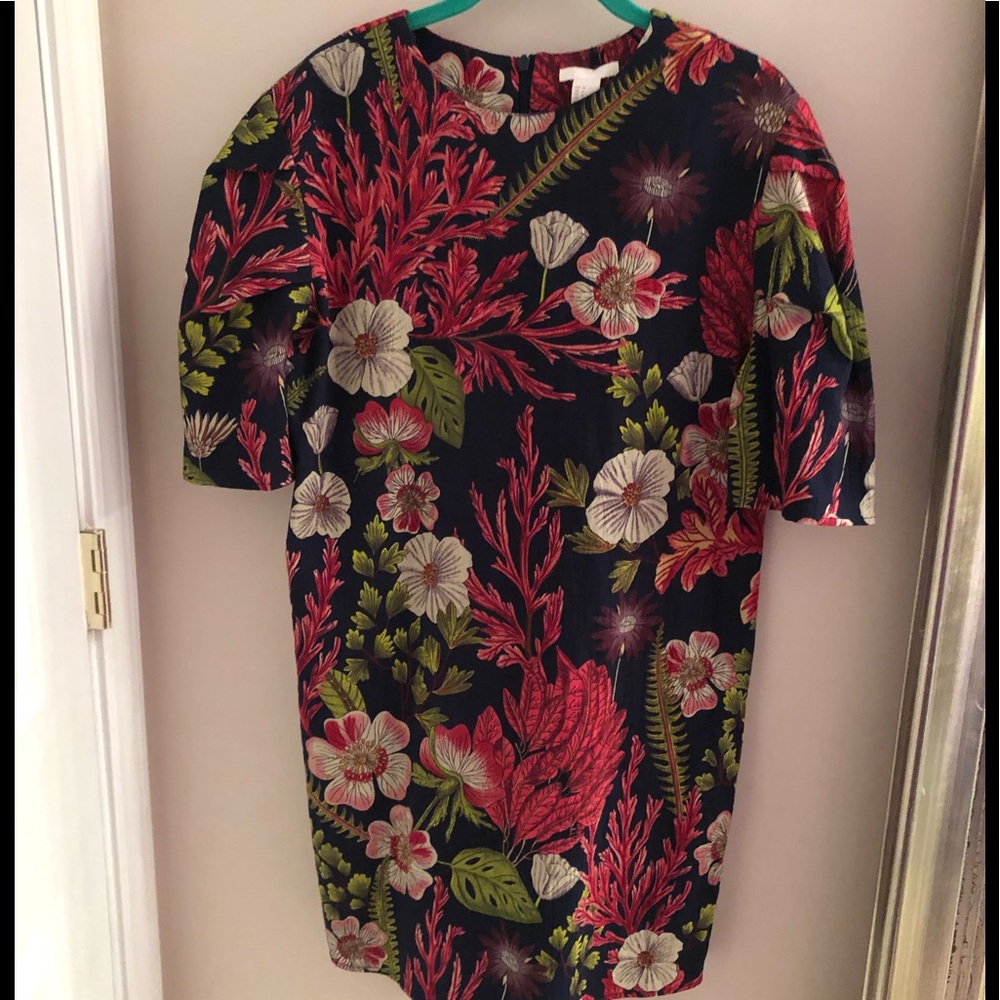 H&M blue dress w tropical floral pattern. Small